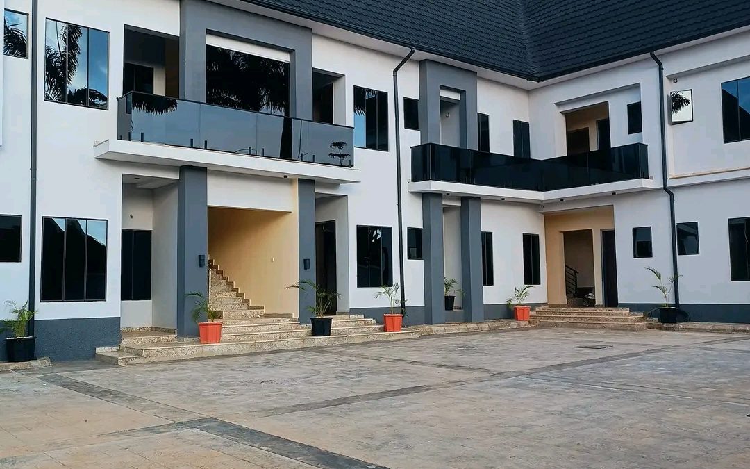 Live in a comfortable and safe location in rayfield, Jos South. Beautiful 1 bed flat. N1.8m p.a